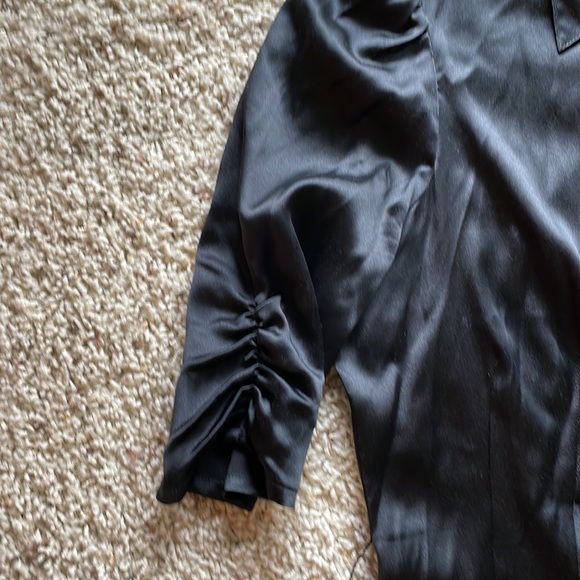 BeBe Small Silk Shirt w faux patent leather belt New Condition - Picture 3 of 7